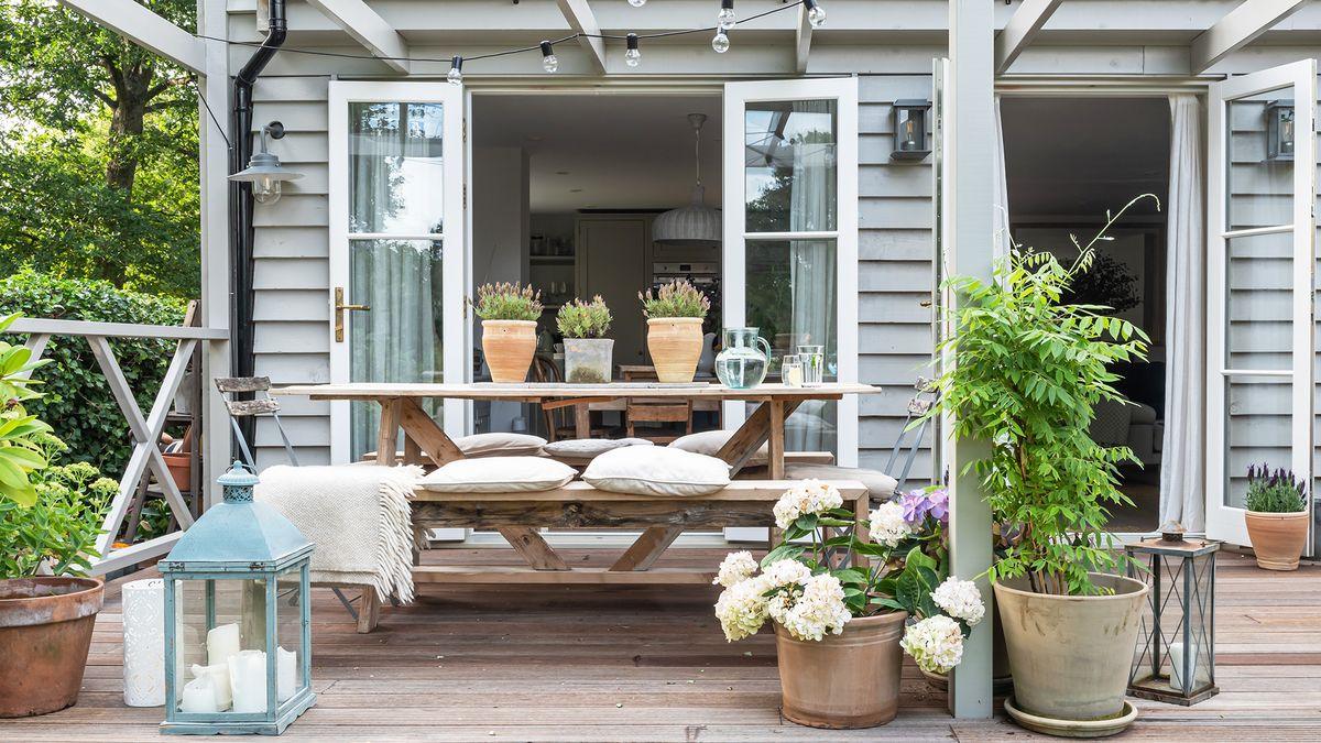 The Ultimate Guide to Window Bins, Planter Pots, and Gardening Accessories for a Beautiful Home Garden